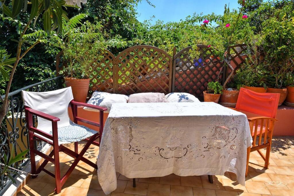 At The Foot Of Acropolis. Villa Athene Buitenkant foto